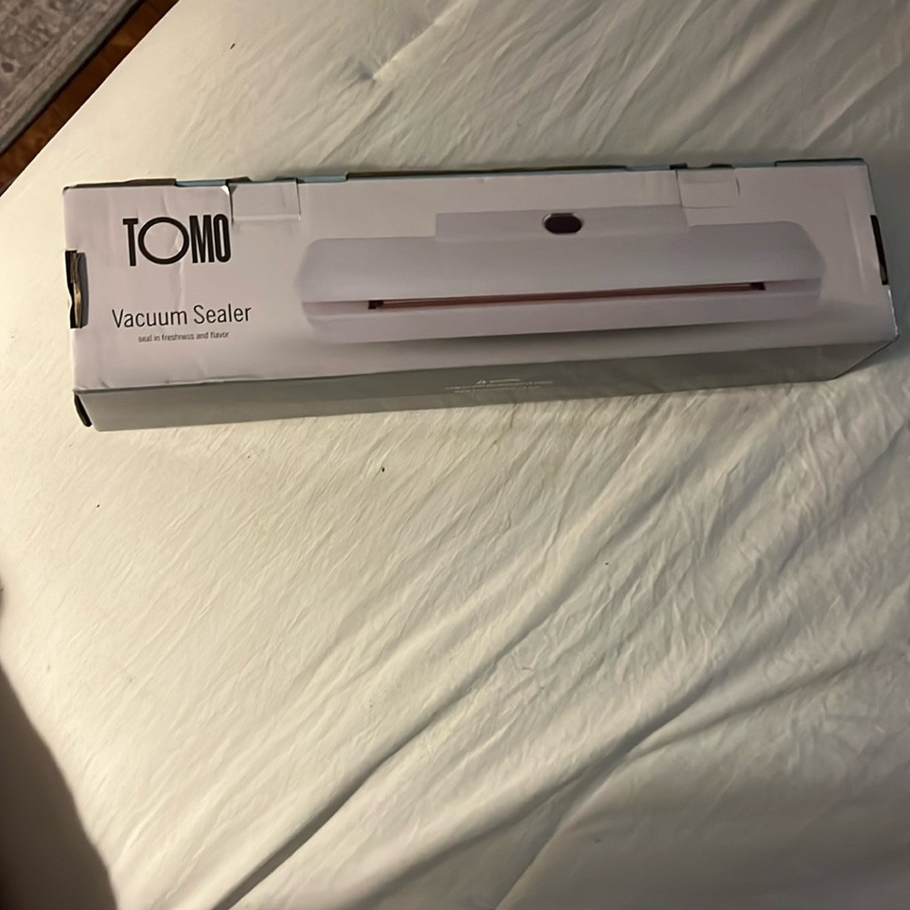 Tomo Vacuum sealer. New in the box